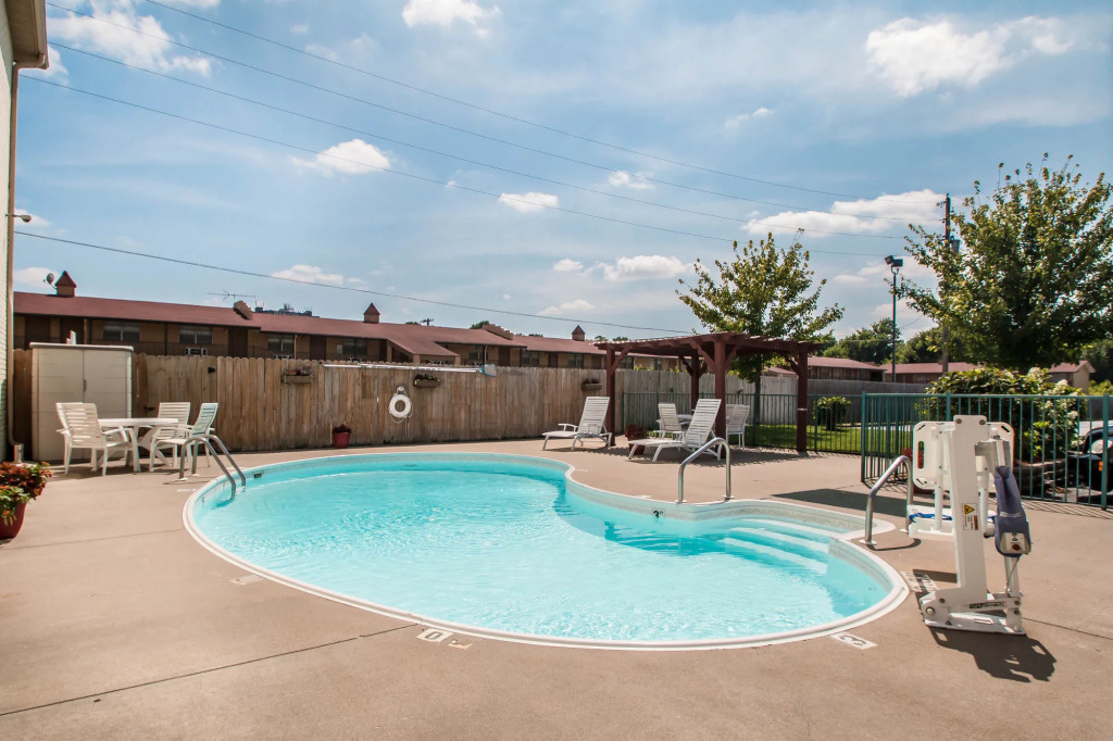 Econo Lodge I-44 - Exit 80