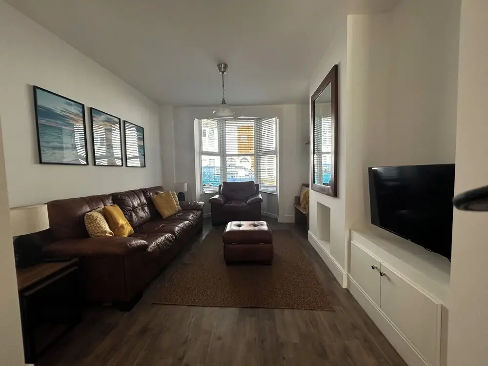House - Sleeps 6, Pet Friendly & Courtyard