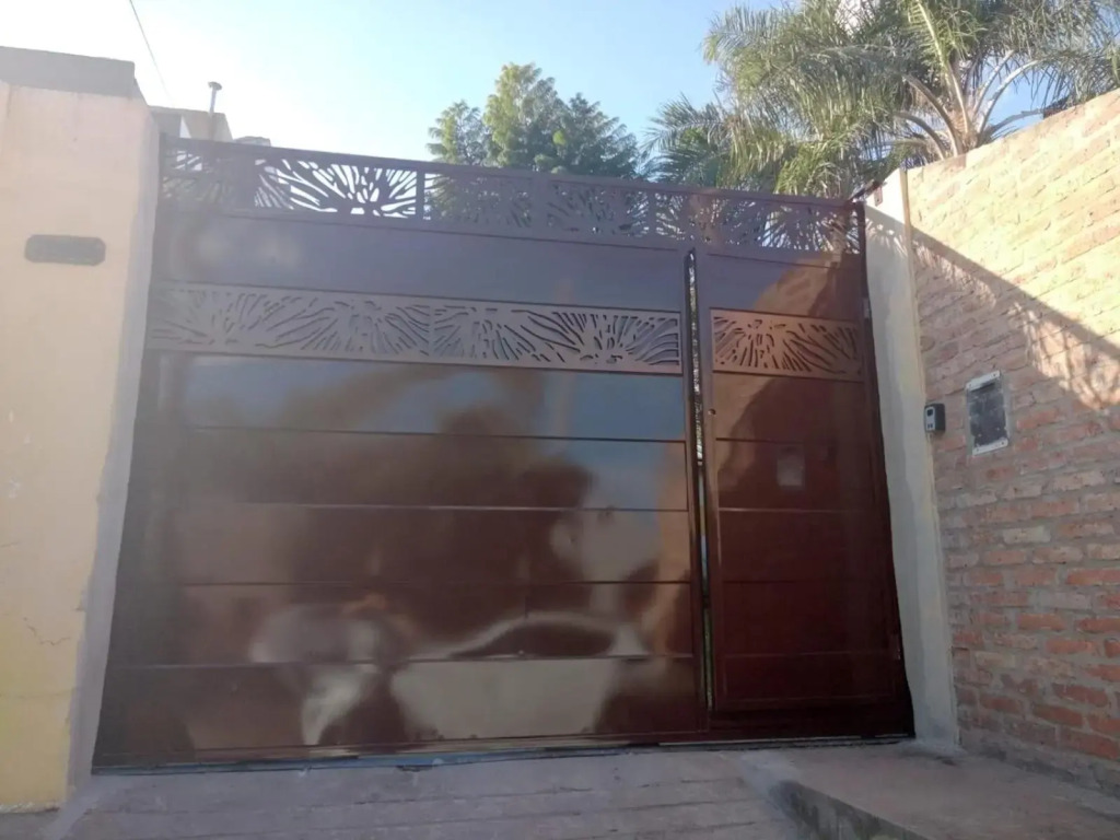 RAIZ DEL CIELO, entre 2 jardines de ensueño