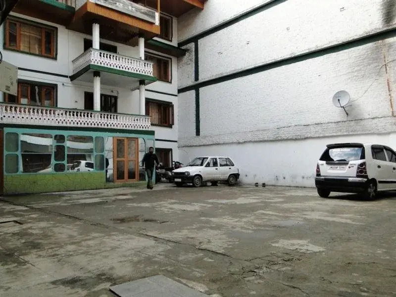 Aar Kay Hotel