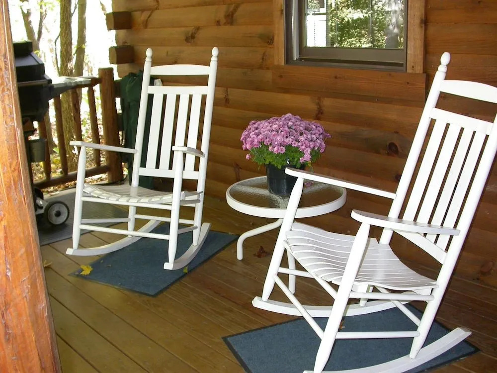 Cricket Hill Lodge & Cabins