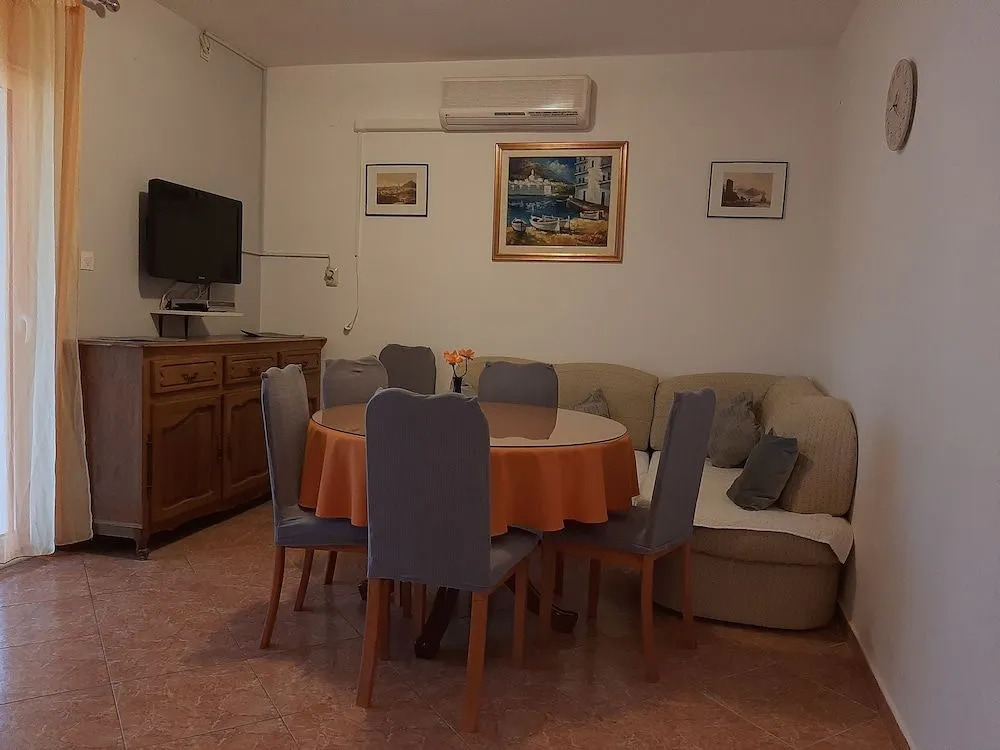 Apartments Jakov