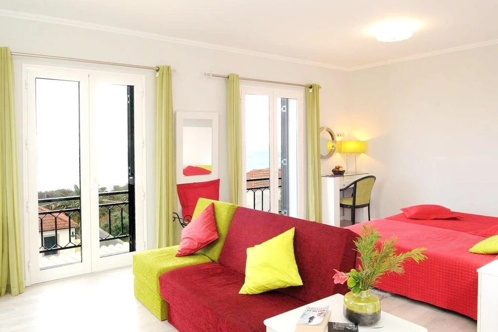 Studio in Vila Baleira, With Wonderful sea View, Shared Pool and Furnished Balcony - 400 m From the Beach