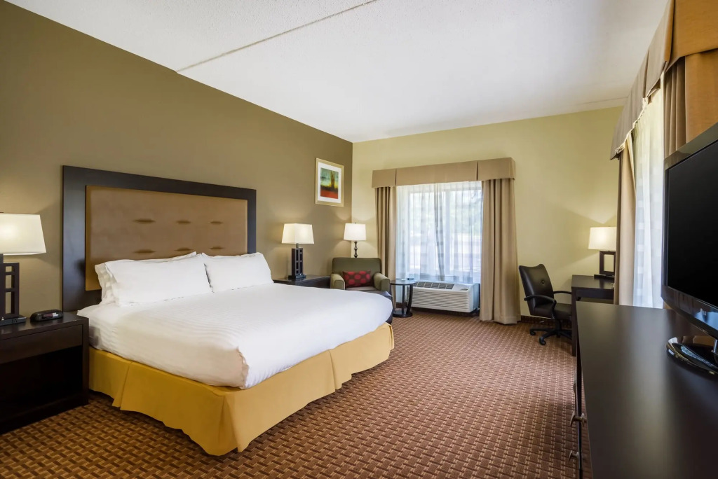Holiday Inn Express Hotel & Suites-North East by IHG