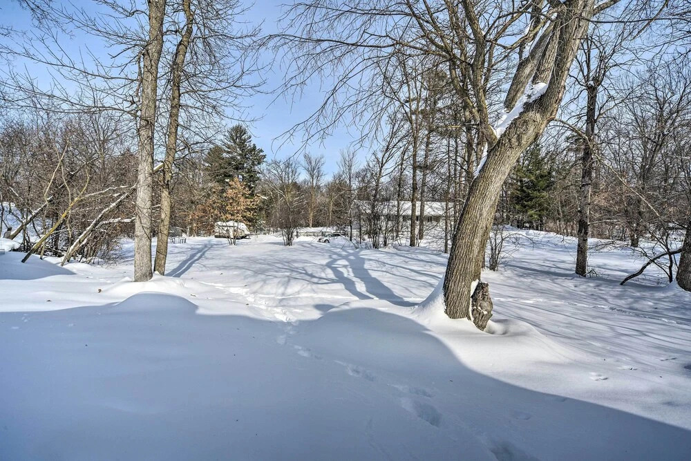 Family Home - Walk to Town & Balsam Lake