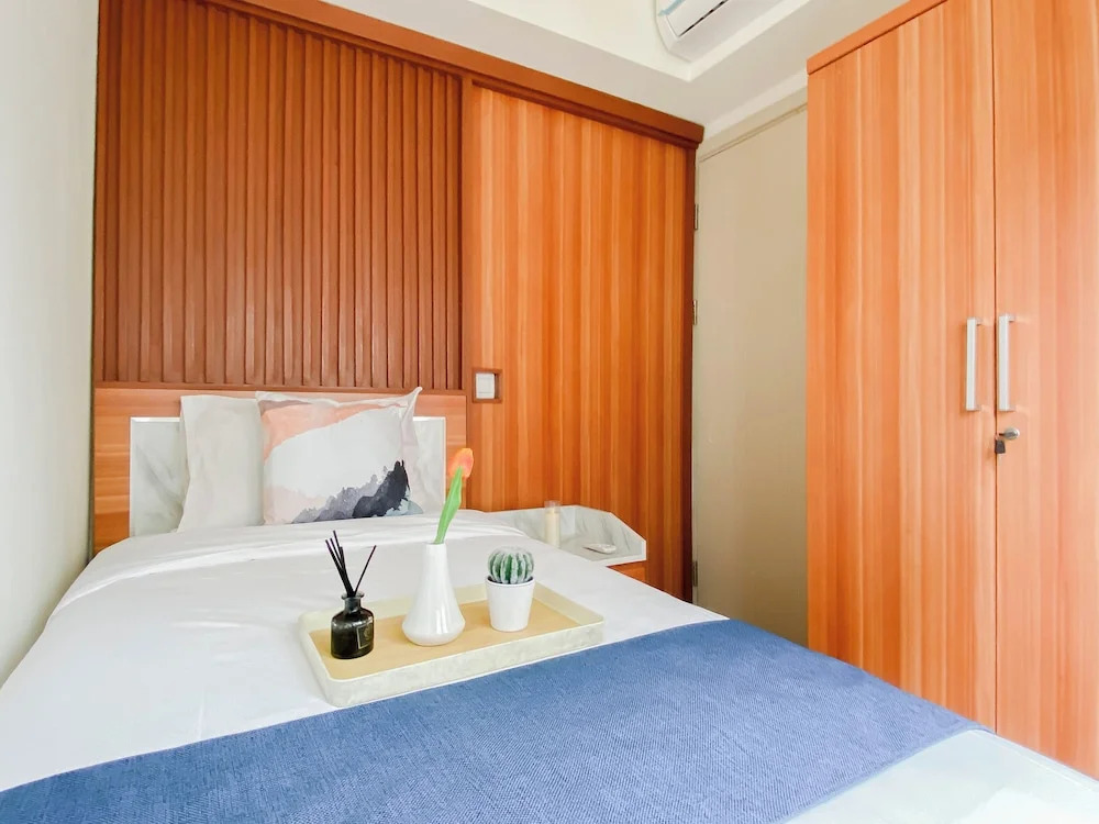 Homey Wooden Touch 2Br At Apartment Meikarta District 1