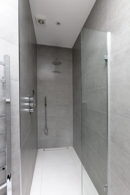 Immaculate Central Windsor Town House with parking