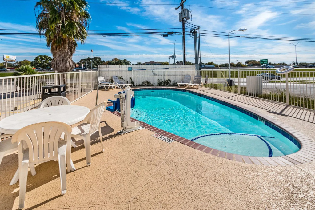 Motel 6-San Marcos, TX - North