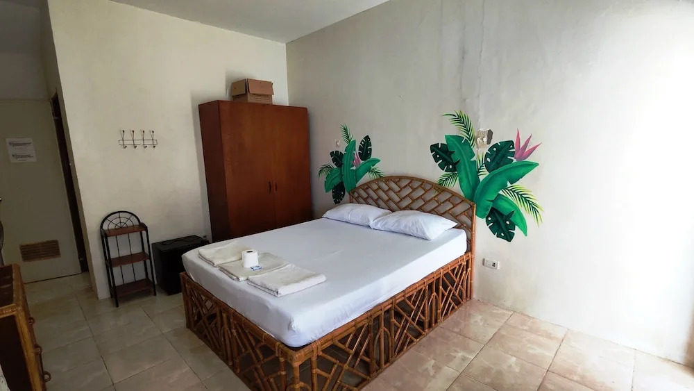 Bluewaves Resort - Basdaku by Hiverooms