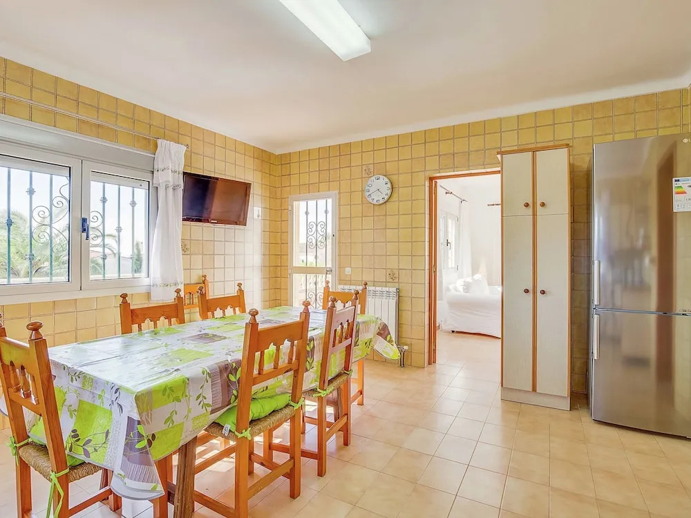 Spacious House in Quiet Residential Area With Private Pool, Terraces and BBQ
