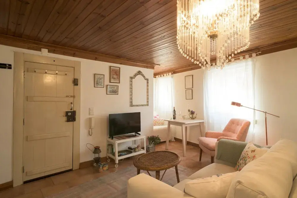 Light Filled Apartment near Chiado, By TimeCooler