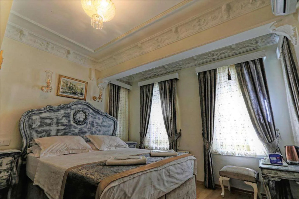Romantic Mansion