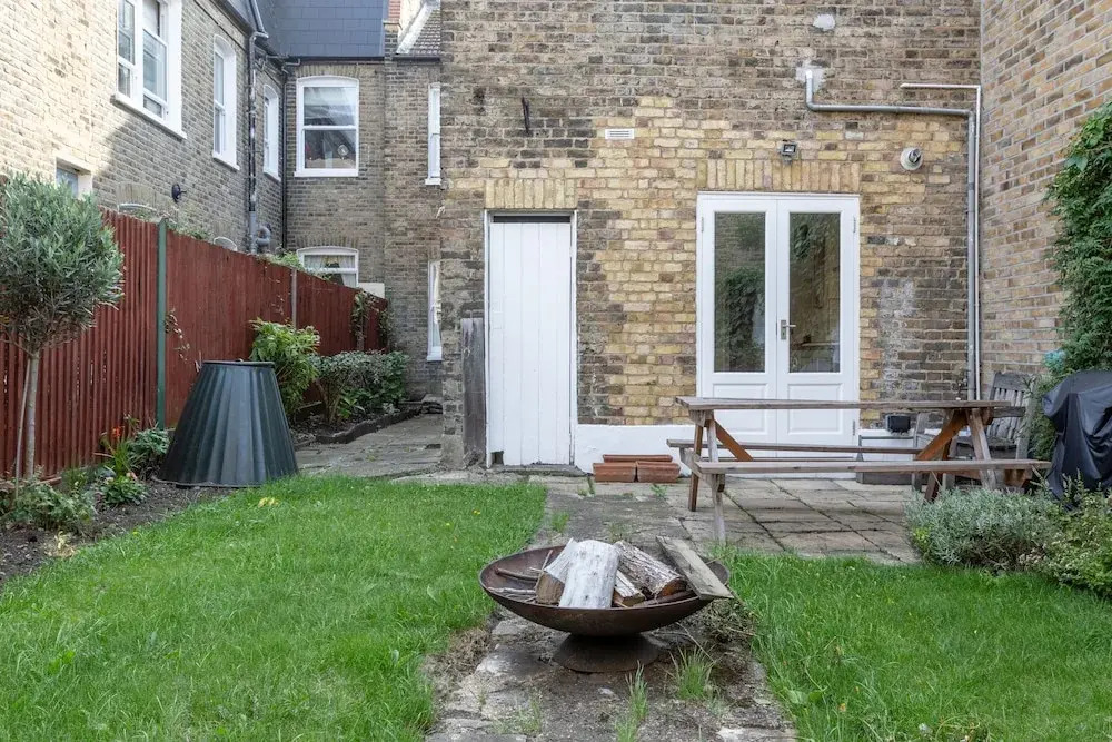 Well-decorated 2 Bedroom Garden Flat in Balham