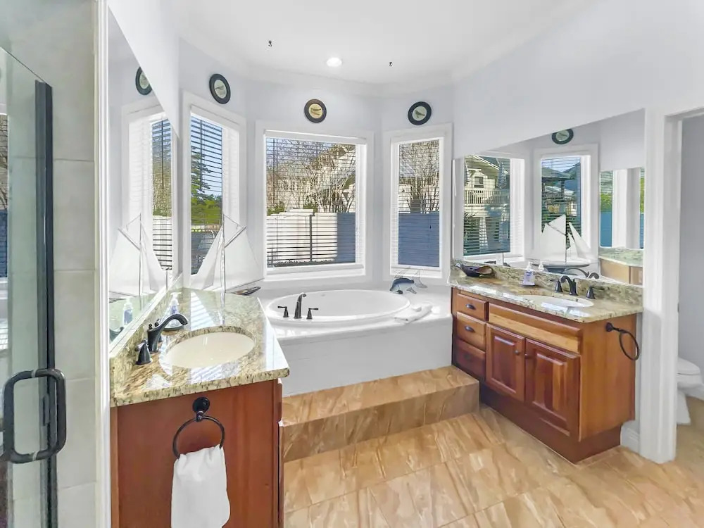 Key Lime Pie 6 Bedroom Home by RedAwning