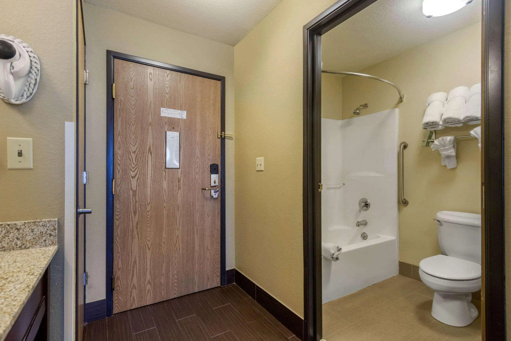 Comfort Inn & Suites Pittsburg KS
