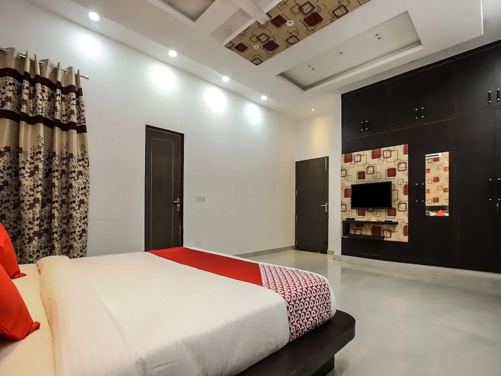 OYO 19456 Hotel Shagun Palace