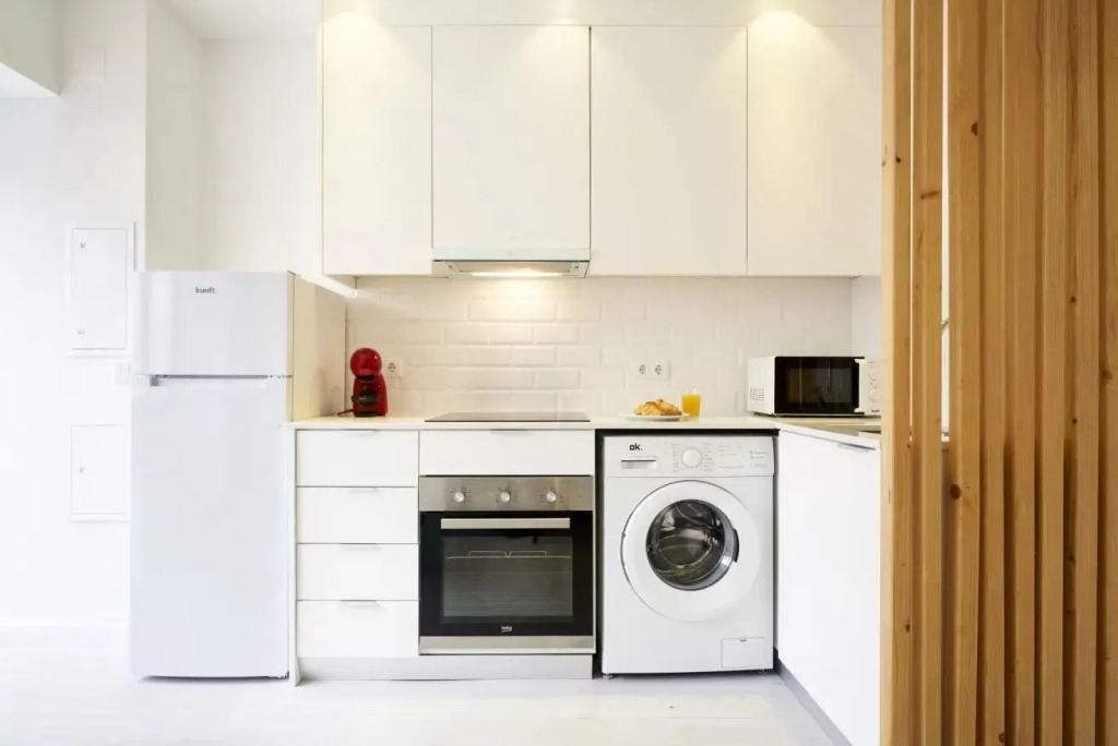 ALTIDO Modern Lisbon Flat for Business or Leisure