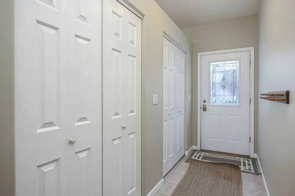 2BR Home w/ Fireplace, Streaming, Dogs Allowed