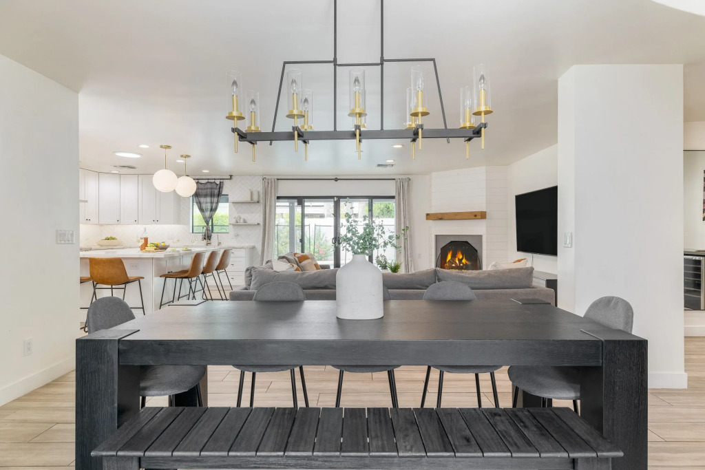 White Agate by Avantstay Pool + Spa + Putting Green Playground + Outdoor Dining Minutes to Kierland