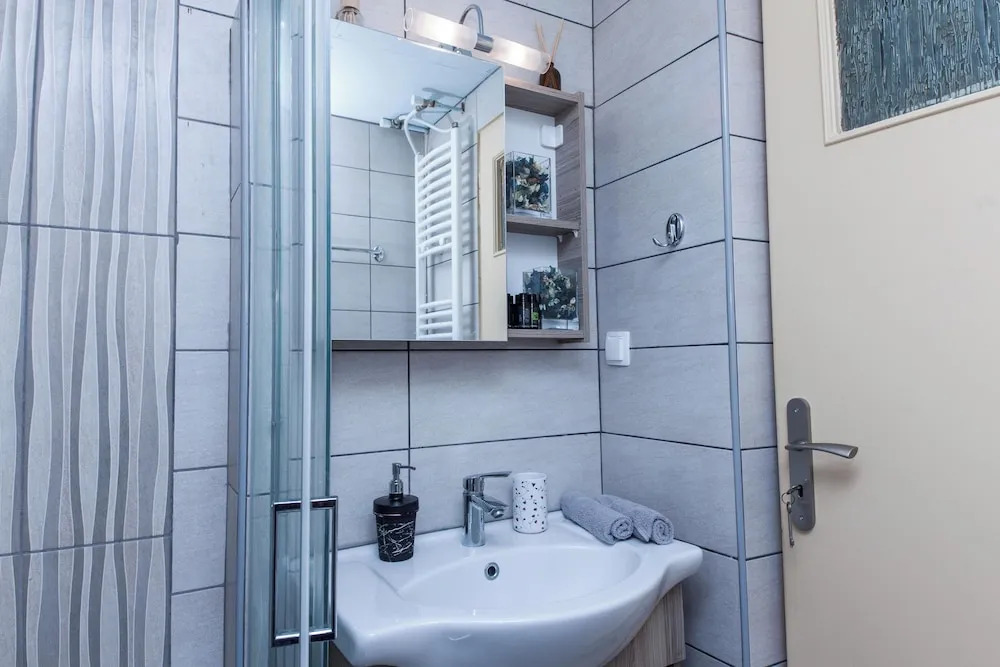 Classic Koukaki Living 2 Bd with Balcony