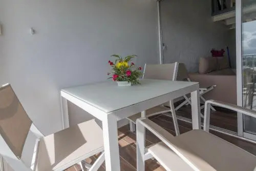 Superbe studio en duplex, vue sur mer et piscine