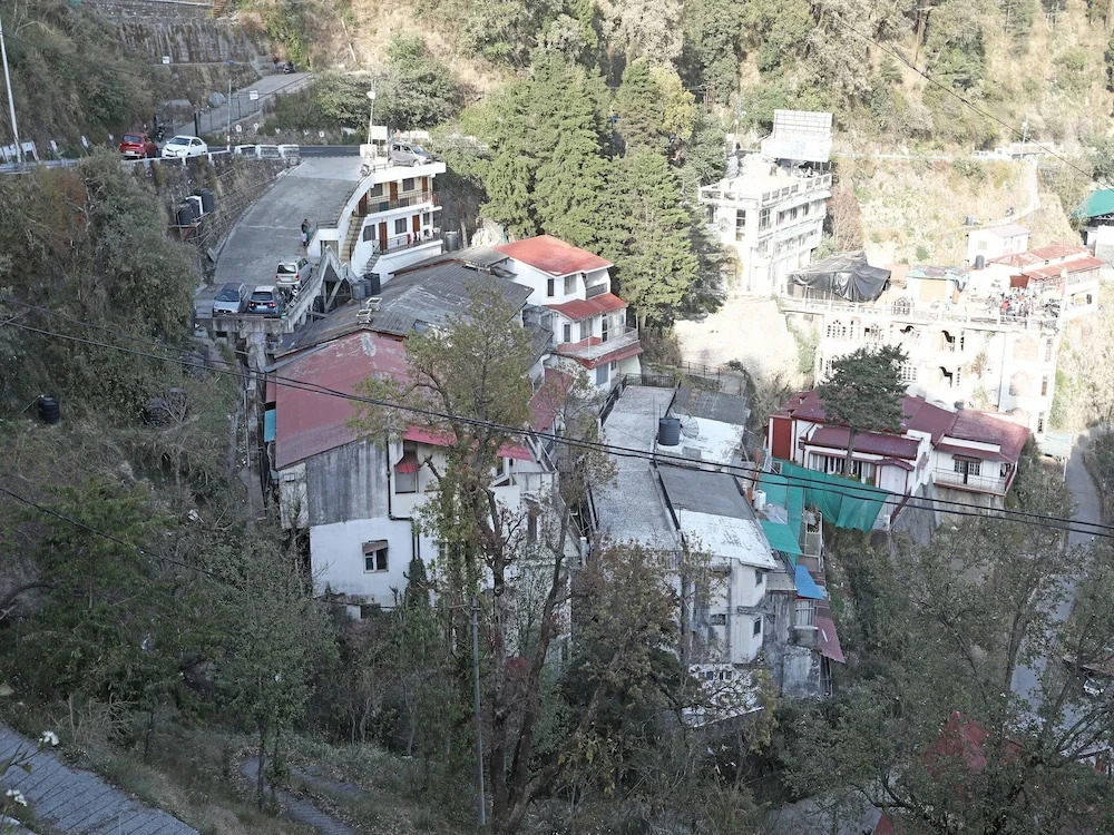 OYO 13269 Home Cozy 1RK Near Library Chowk