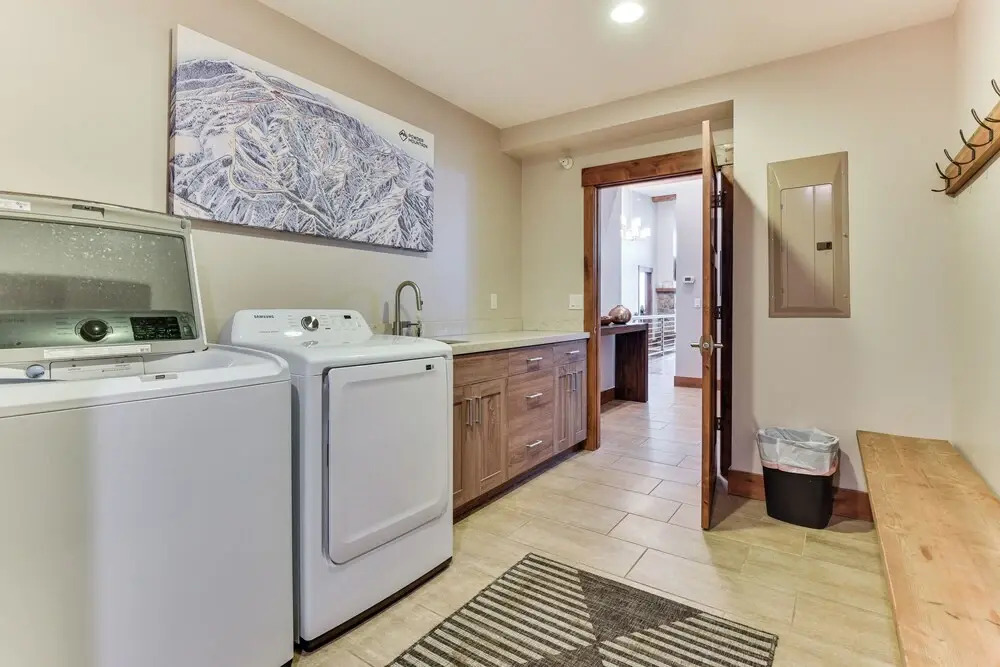 Luxe Eden Gem w/ Hot Tub: 6 Mi to Powder Mountain!