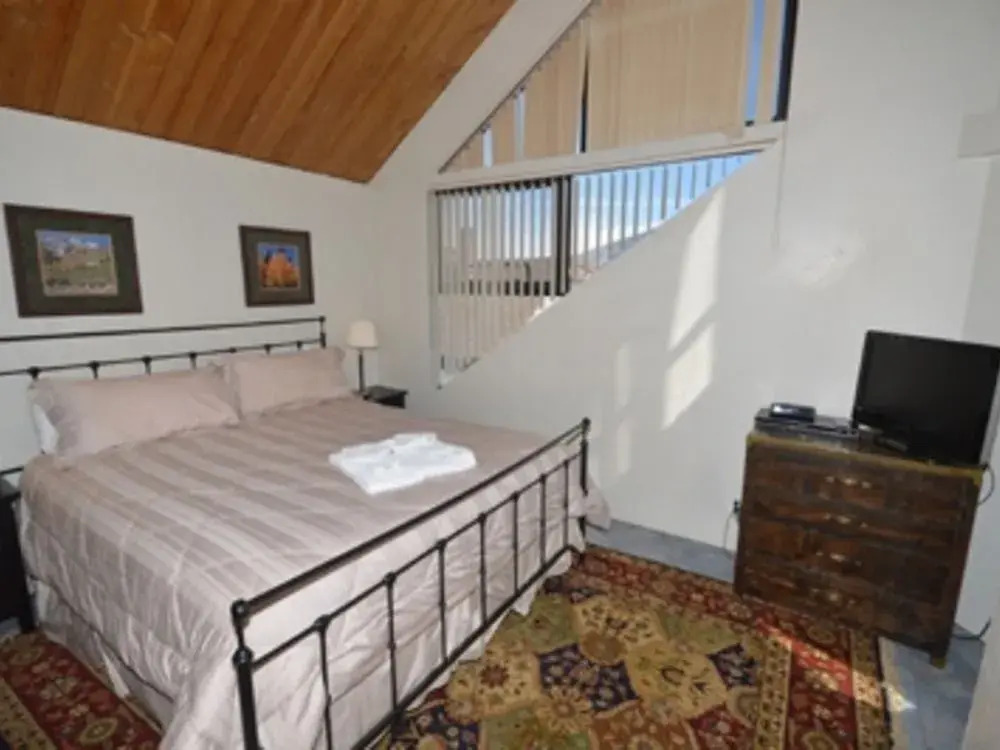 489 Ala Wai, 48 3 Bedroom Condo by RedAwning