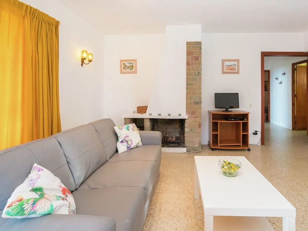Quaint Apartment in Lloret de Mar near Sea