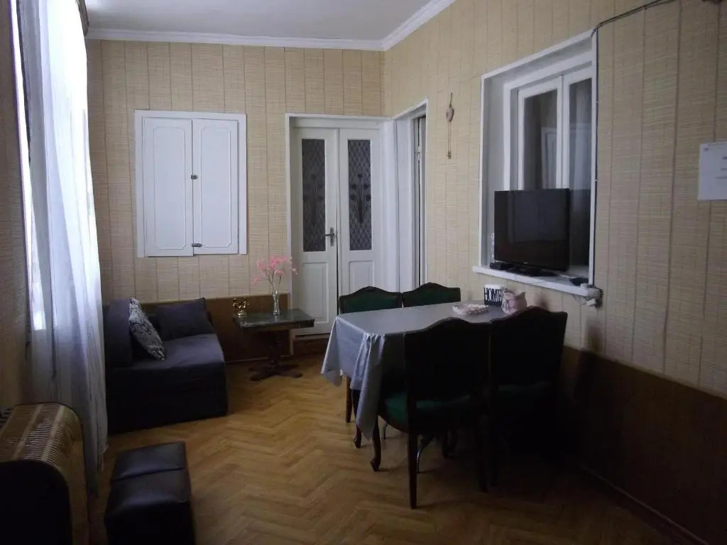 Hostel 11