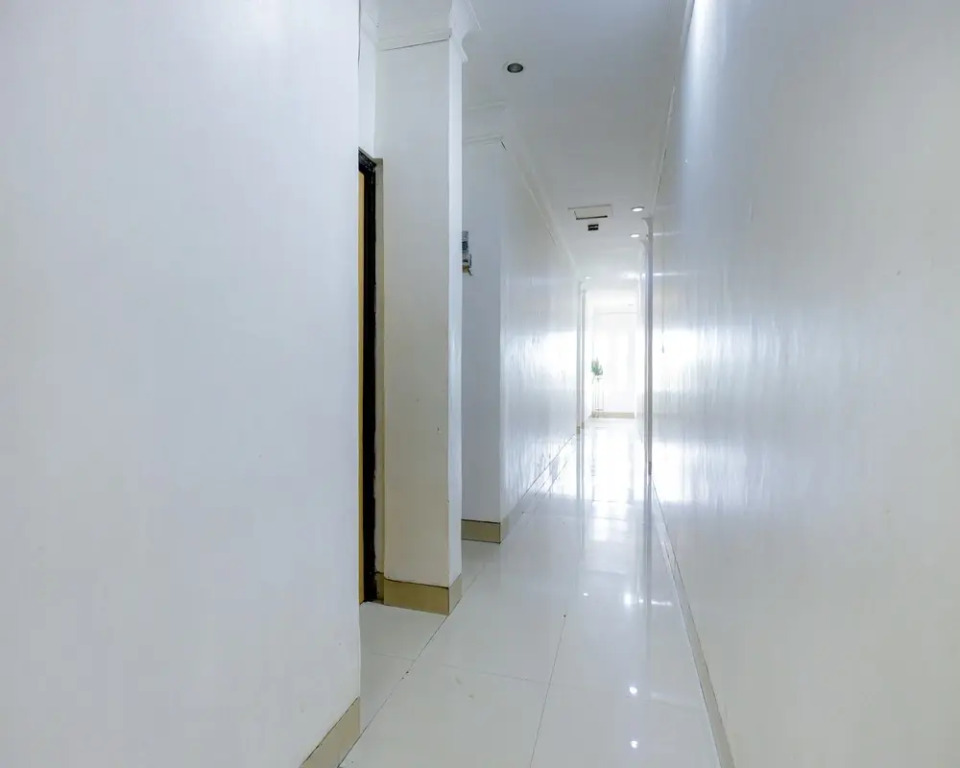 Urbanview SRB near Mall Ciputra Cibubur by RedDoorz