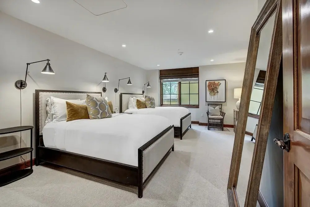 Remodeled 3 Bedroom Valley View at Ritz Carlton 3 Condo by RedAwning