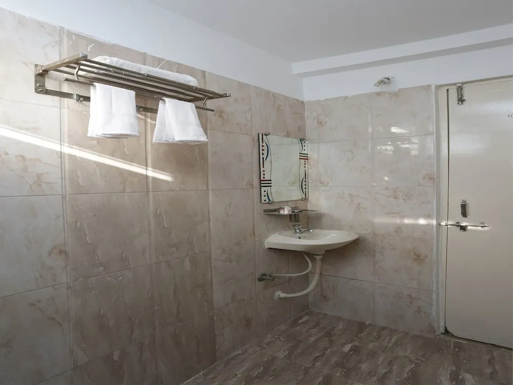 OYO 3260 Hotel Abhinav Palace