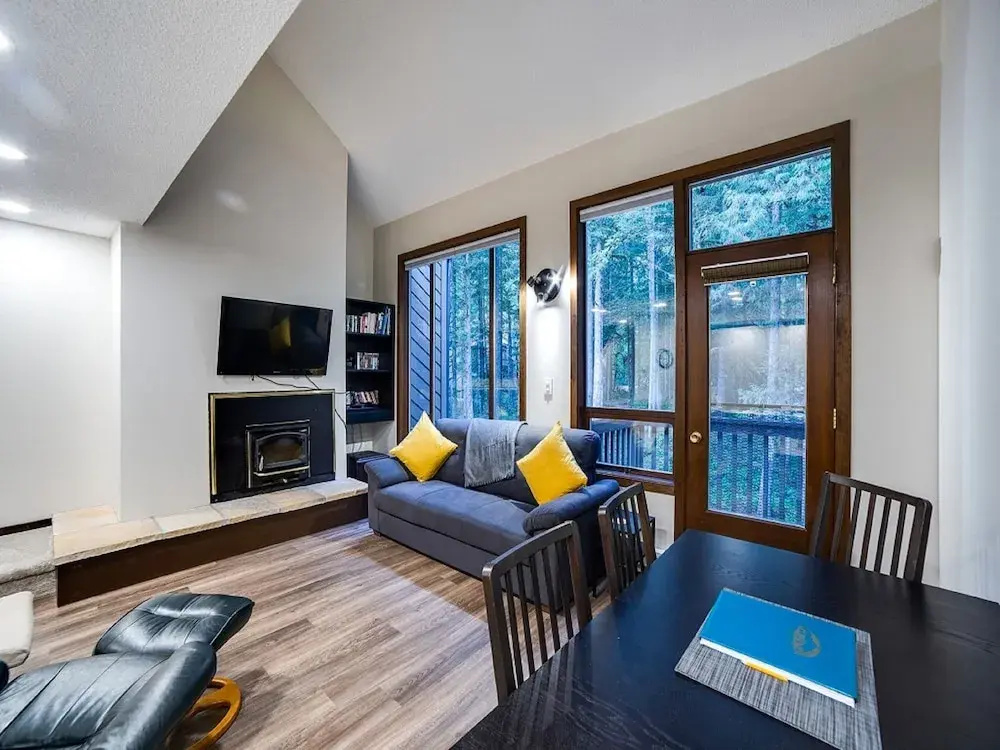 Snowater Condo #story Condo - Sleeps 4 - Close to Community Amenities!