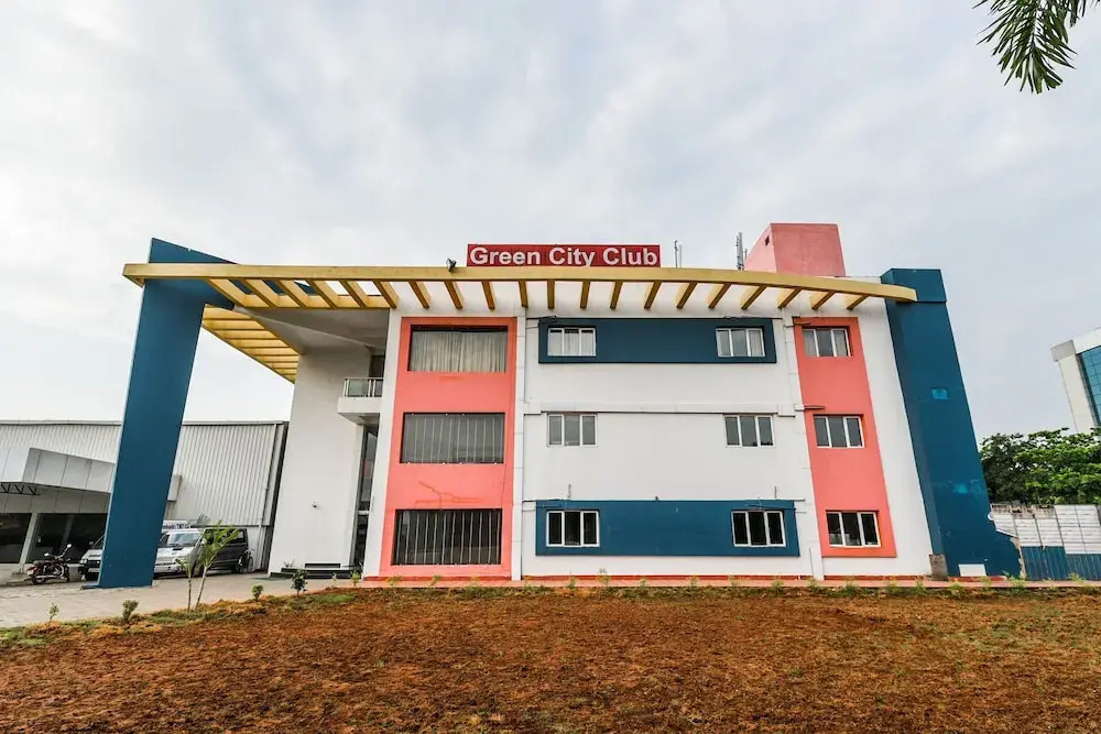 Green City Club by OYO Rooms