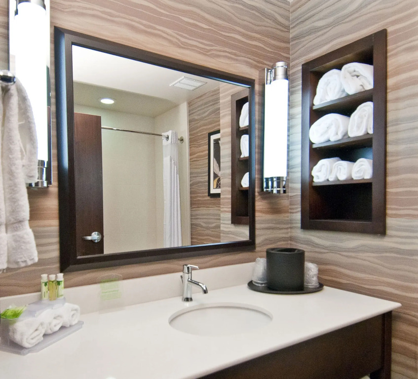 Holiday Inn Express & Suites San Antonio Frost Bank Center by IHG