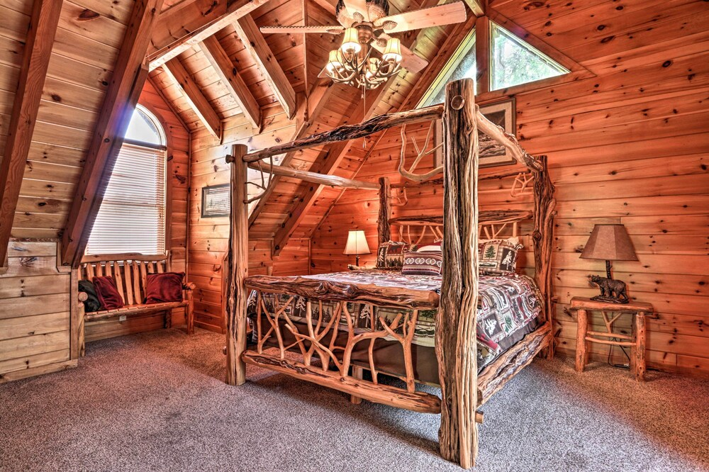 Pigeon Forge Getaway w/ Covered Patio & Hot Tub!