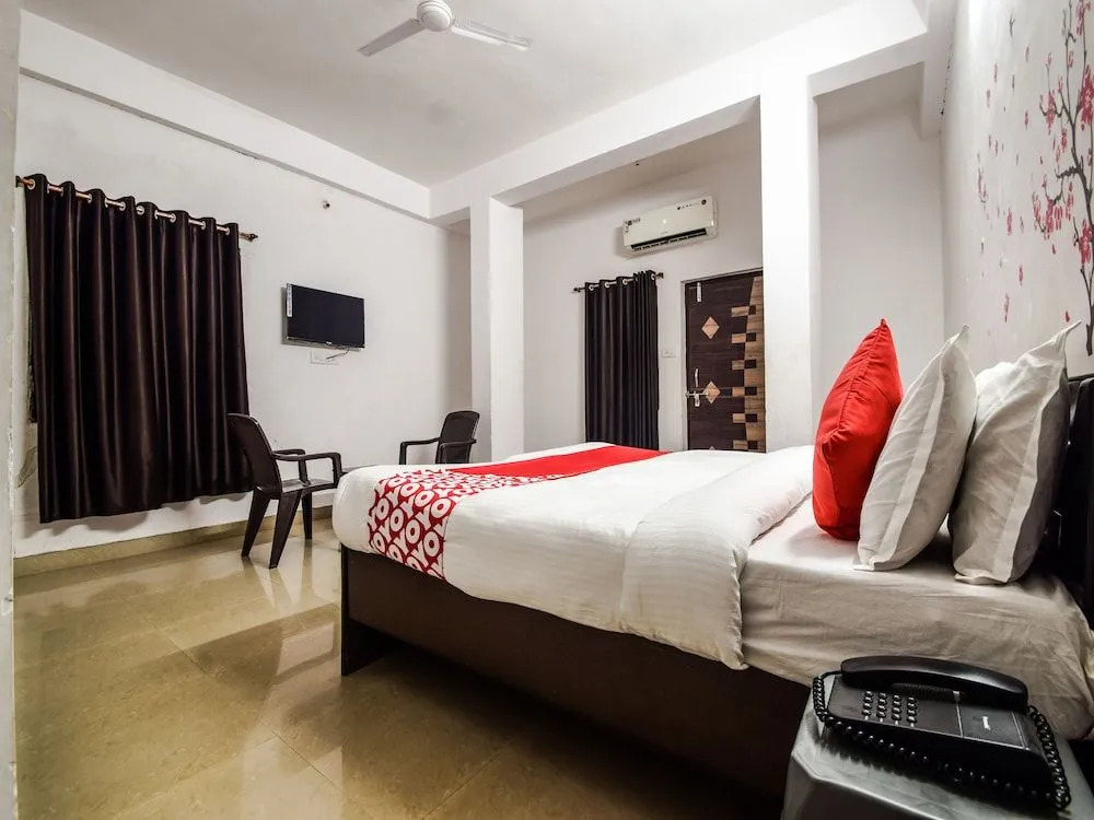 OYO 18738 Hotel Saniya