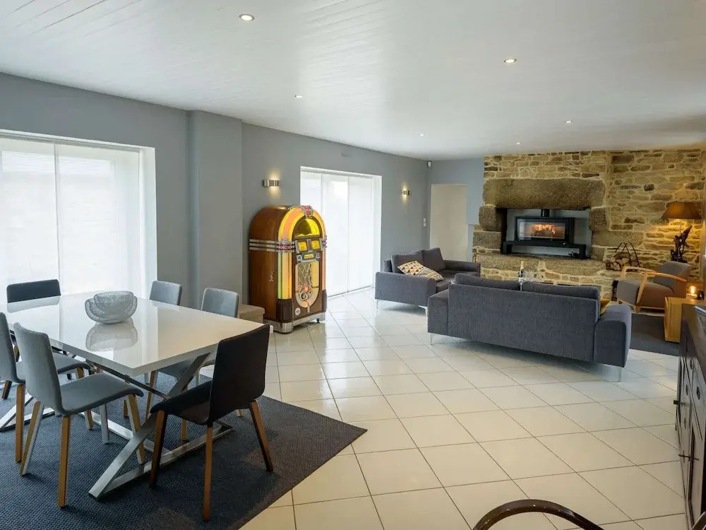 Peaceful Holiday Home in Plouguin with Indoor Pool