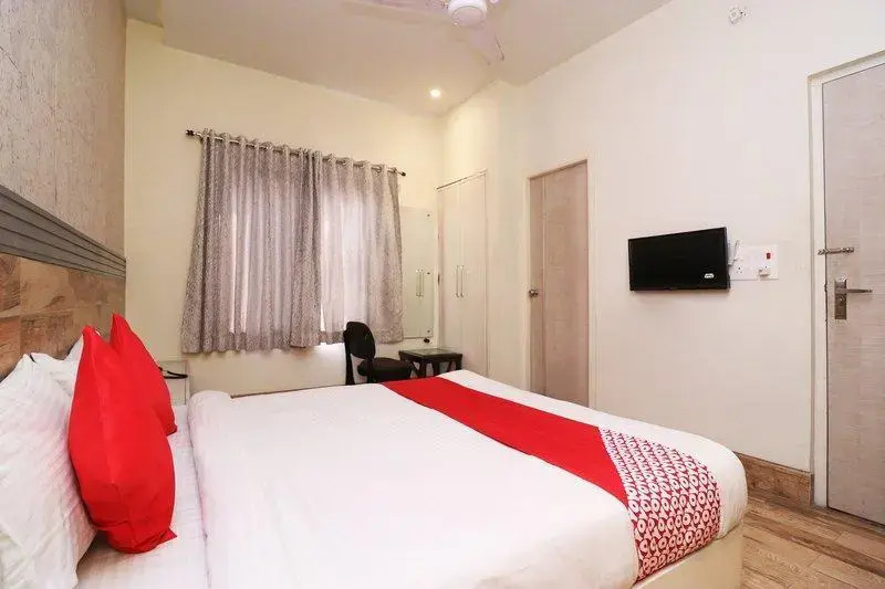 Hotel White Square by OYO Rooms