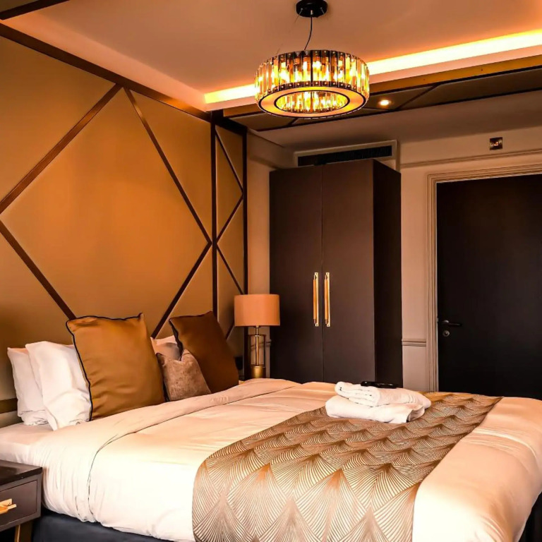 Seven Hotel