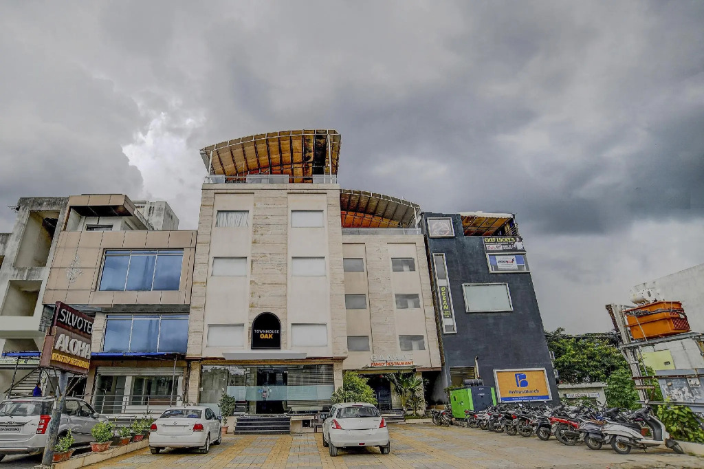 Townhouse OAK Hotel Silvotel