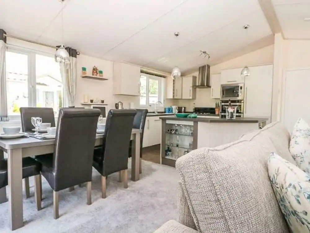 Lavish Holiday Home in Saint Leonards With Swimming Pool