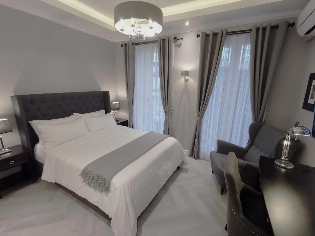 Double Bed Hotel