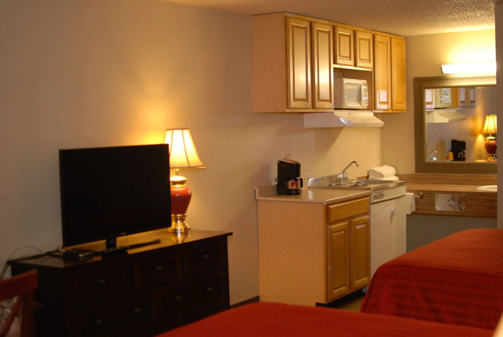 Smokey Point Motor Inn