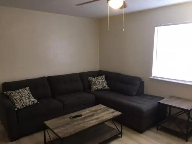 Cozy Upstairs 1 Bedroom Apartment close to Fort Sill