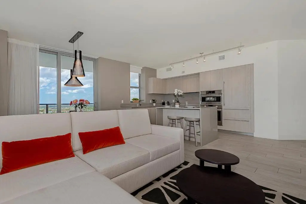 5 stars AMENITIES Luxury 3 BR-Stunning VIEW & 27th Floor