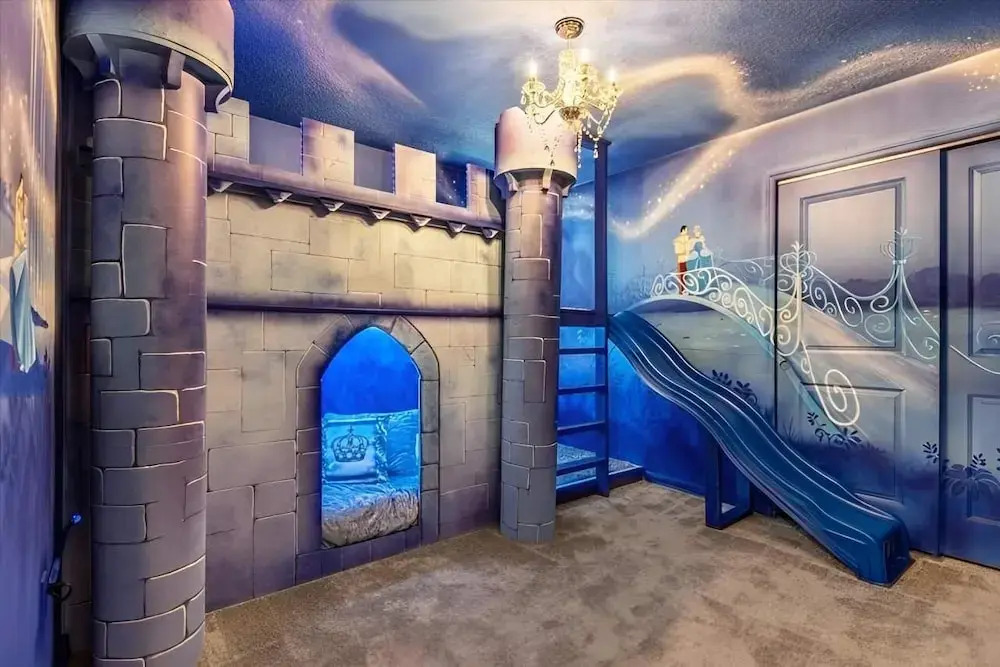Luxury Themed Villa with Pool Near Disney & Attractions
