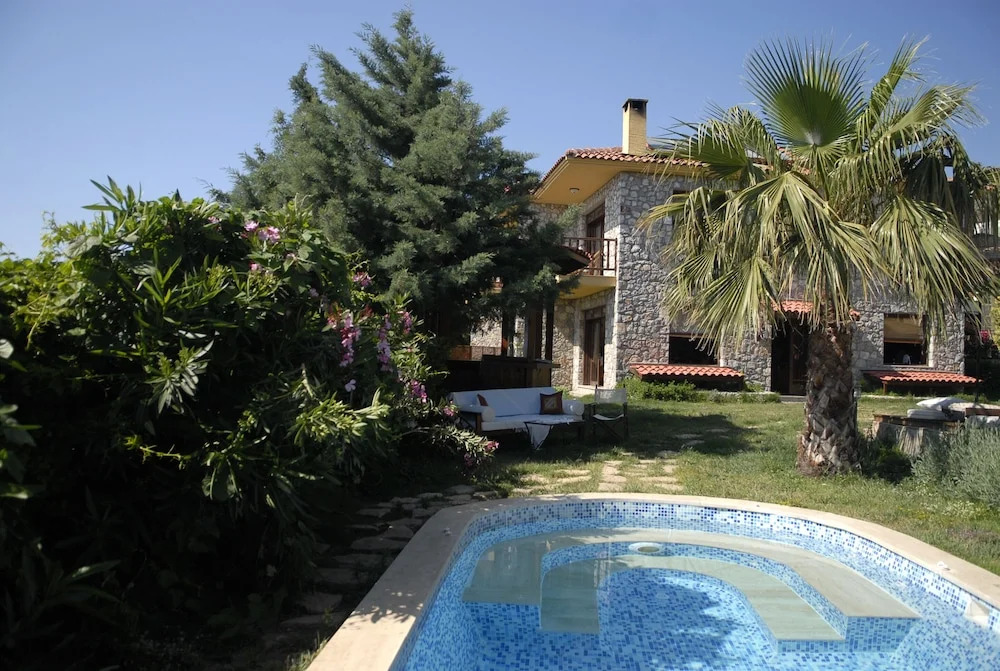 An unspoilt setting, luxurious surroundings and a warm, personal welcome