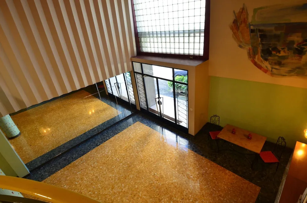 Period apartment 5 persons with Sea View and Parking in Port of Nice